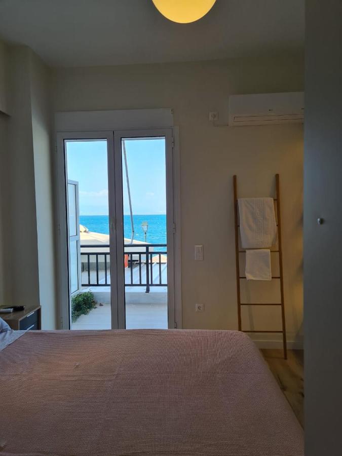 Ferienwohnung Grace Seaside Loutráki Exterior foto